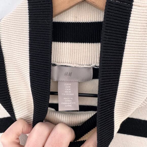 H&M Women's Black Cream Stripe Turtleneck Size Medium M - Picture 2 of 3
